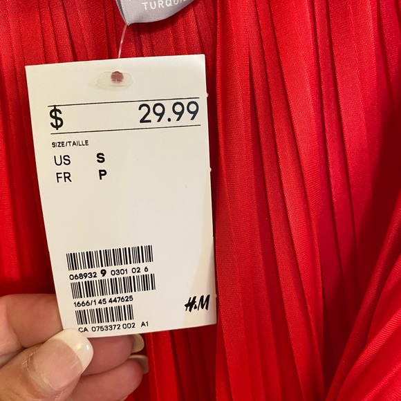 🎉HP🎉 BNWT H&M red hot sleeveless top - Picture 2 of 4